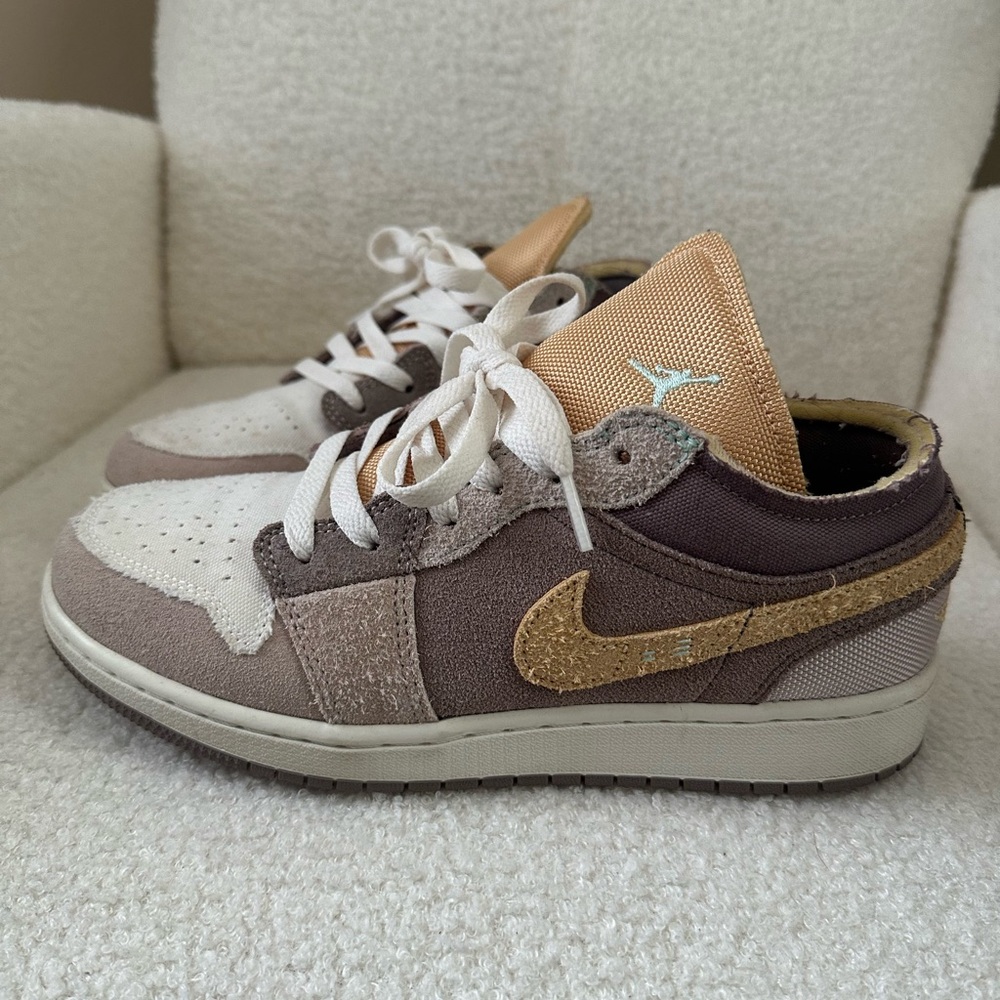 Air Jordan 1 Low SE craft GS ‘Inside out - Taupe Haze’